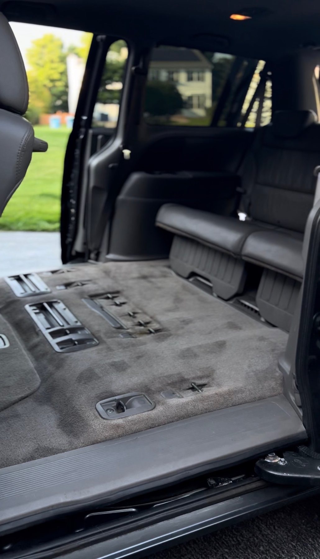 Dirty cargo area before interior detail